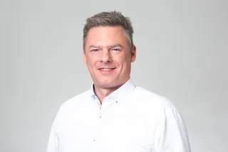 Herr Philip Kobel im Porträt
